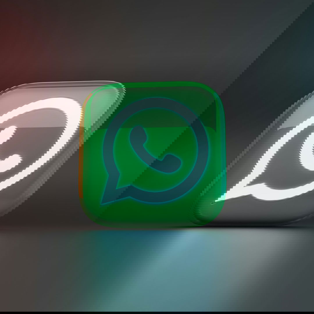 a green square button with a phone on it